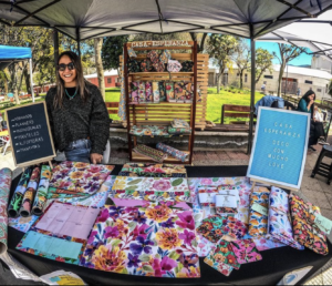 Esta maravillosa tienda contiene mantelería ,individuales ,alfombras vinílicas ,mantas de picnic y más, todo con diseños muy originales y bonitos.